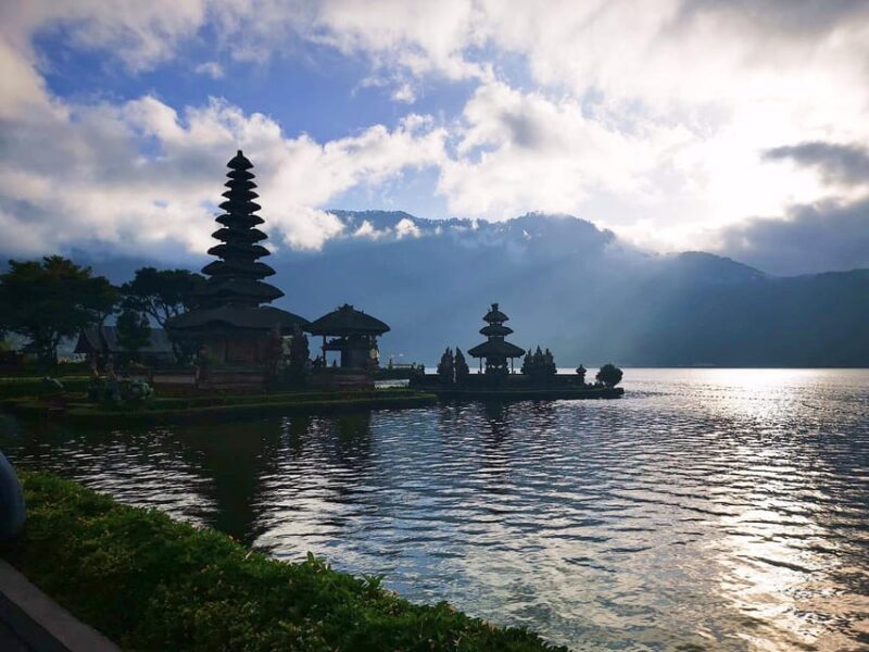 North Bali: Munduk Twin Lake Trek, Temple & Waterfall Tour - Itinerary Highlights