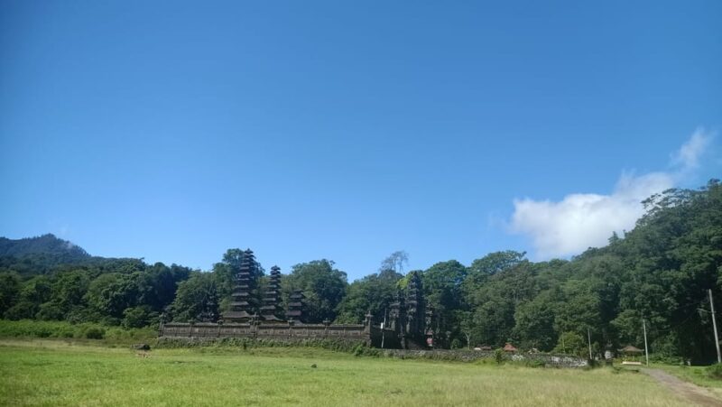 North Bali: Munduk Twin Lake Trek, Temple & Waterfall Tour - Main Stops