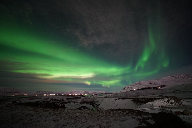 Northern Lights in Luxury Off-Road SUV With Photos and Treats (Private 1-6 Pax) - Experienced Guides and Expertise