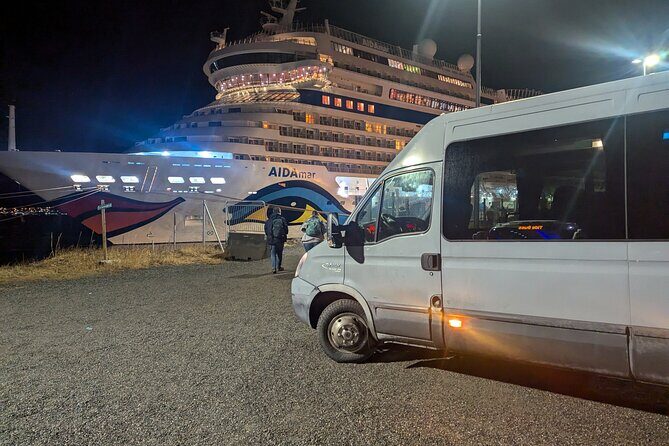 Northern Lights Minibus Chase Max 16 Person In Group - Who Will Love This Tour?