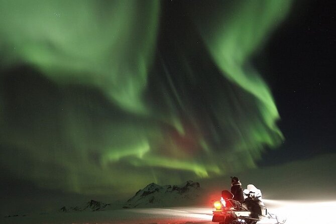 Northern Lights Snowmobile Hunt - Snowmobile Ride
