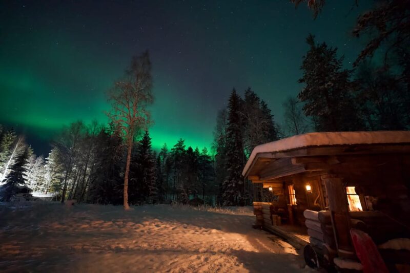 Northern Lights Tour in Atmospheric Cottage - Winter Clothing Provided