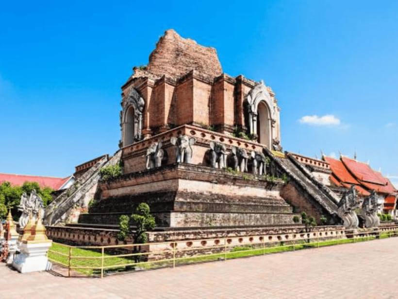 Northern Wonders: Temples & Doi Suthep Tour With Driver - Key Points