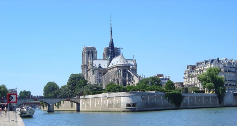 Notre-Dame and Île De La Cité Guided Tour - Key Points