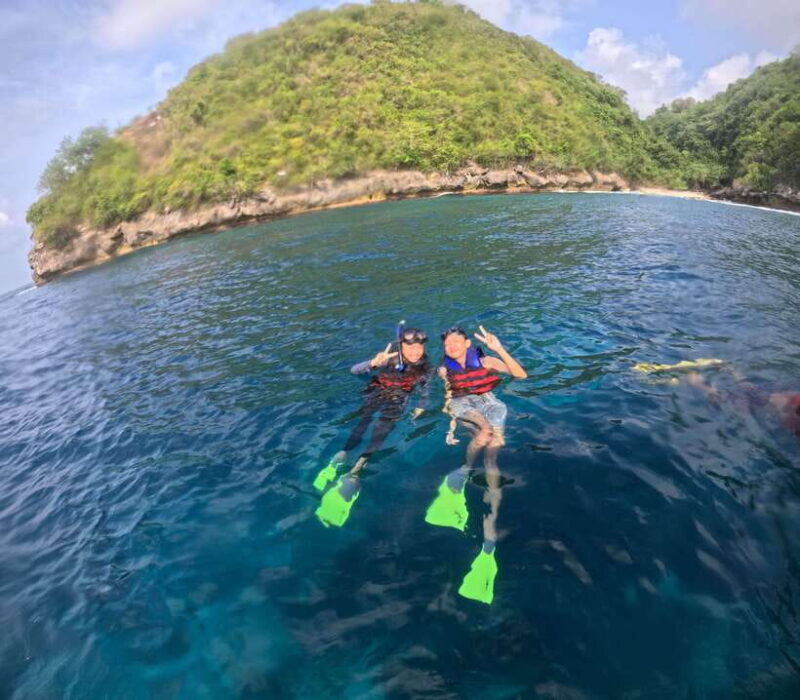Nusa Penida: Snorkeling and Island Tour with Lunch - Transportation and Group Dynamics
