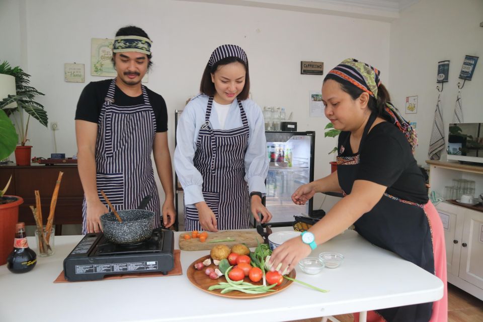 Nusantara Cooking Course and Local Market Tour - Guided Tour of Vibrant Stalls