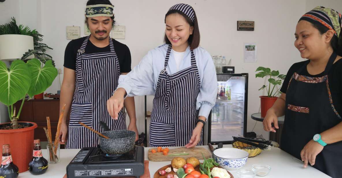 Nusantara Cooking Course and Local Market Tour - Preparing a Javanese Dish