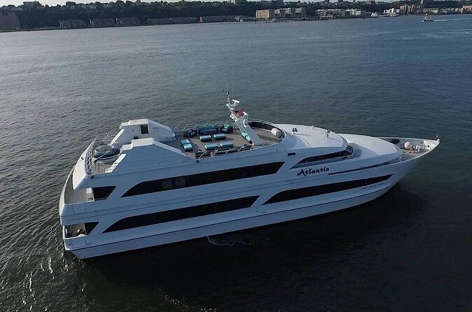 NYC: Atlantis Yacht Luxury New Year's Eve Party Cruise - The Sum Up