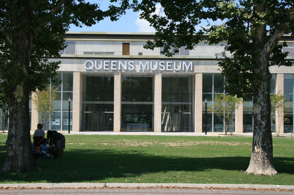 NYC: Bronx, Queens, and Brooklyn Guided Tour by Coach - Experiencing Neighborhood Diversity