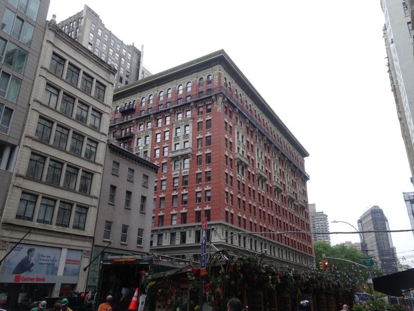 NYC Chelsea Self-Guided Walking Tour & Scavenger Hunt - Key Points