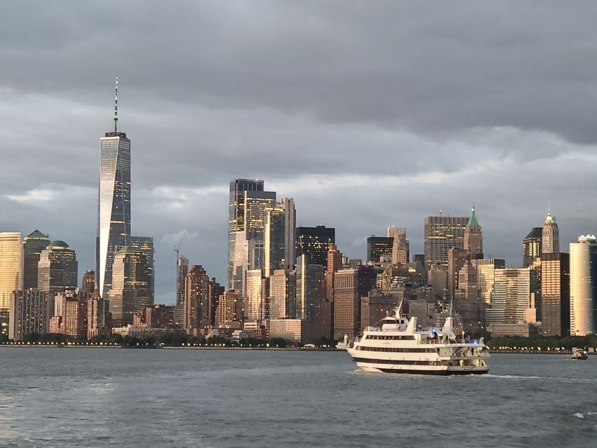 NYC: Christmas Day Buffet Brunch or Dinner Harbor Cruise - Dinner Buffet