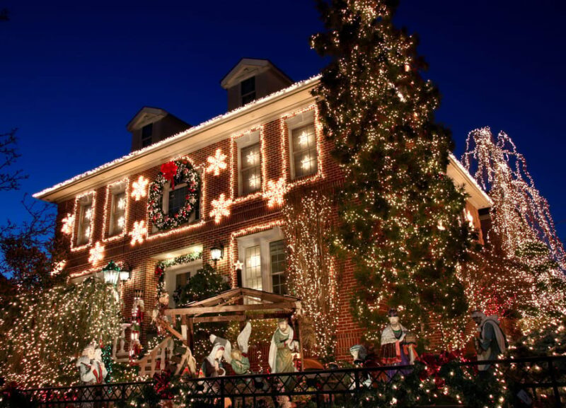 NYC: Dyker Heights and NYC Holiday Lights Luxury Bus Tour - Key Points