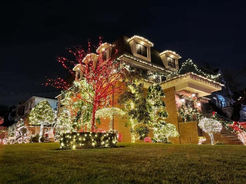 NYC: Dyker Heights Christmas Lights Tour with Guide - Key Points
