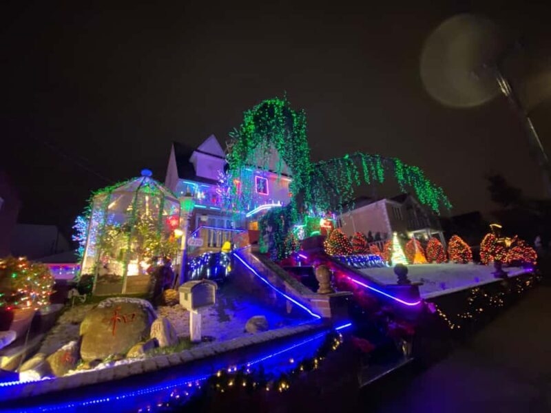 NYC: Dyker Heights Christmas Lights Tour with Guide - Practical Tips for Participants