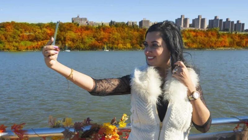 NYC: Fall Foliage Cruise with Live Guide - Exploring the Experience
