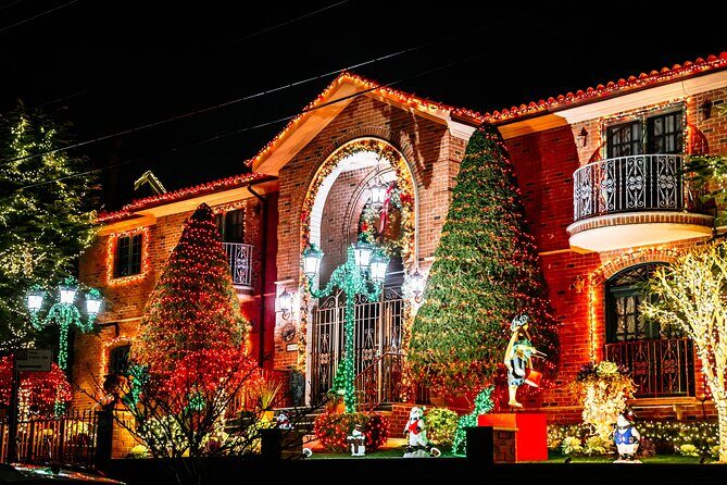 NYC Holiday Lights and Dyker Heights Luxury Bus Tour - A Detailed Look at the Experience