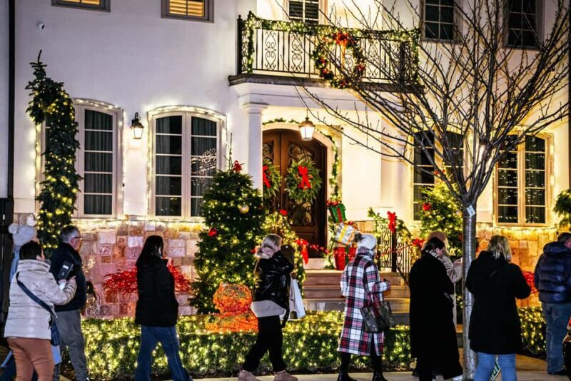 NYC: Holiday Lights and Dyker Heights Luxury Bus Tour - The Value and Who It’s Right For