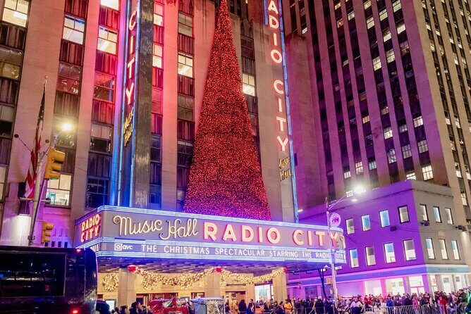NYC Holiday Lights Sightseeing Bus Tour - A Bright and Cozy Way to See New York’s Holiday Lights