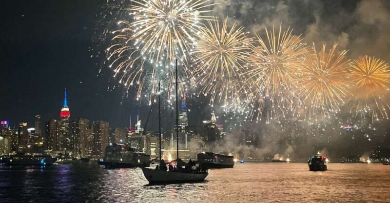 NYC: July 4th Fireworks Cruise with Gourmet Hors Doeuvres - An In-Depth Look at the Experience