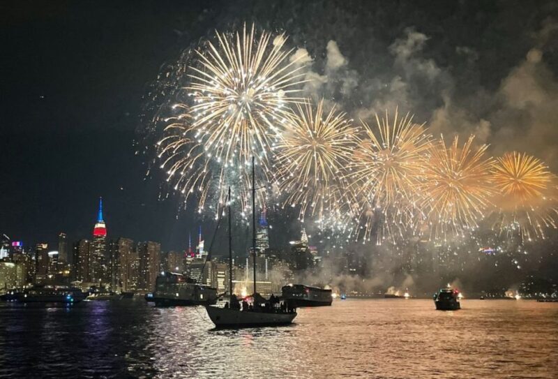 NYC: July 4th Fireworks Cruise with Gourmet Hors Doeuvres - FAQ