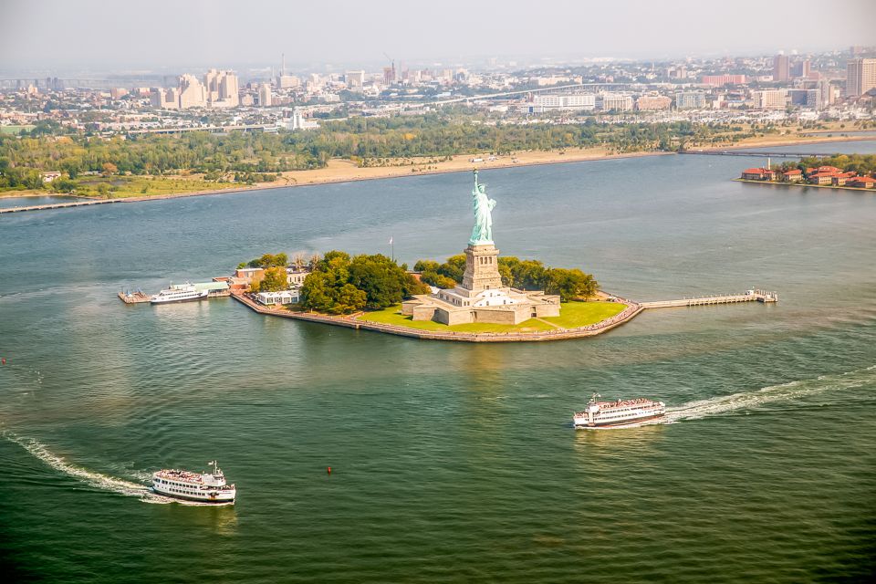 NYC: Manhattan Island All-Inclusive Helicopter Tour - Helicopter Experience