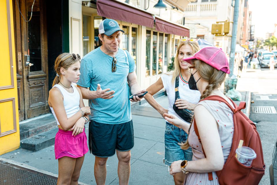 NYC: The Original Cupcake Tour of Greenwich Village - Exploring Greenwich Village Bakeries