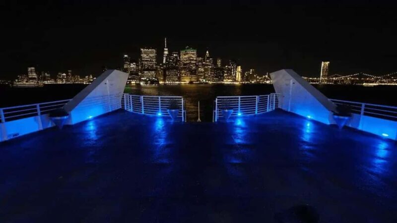 NYC: Timeless Yacht New Year's Eve Celebration - A Deep Dive into the Experience