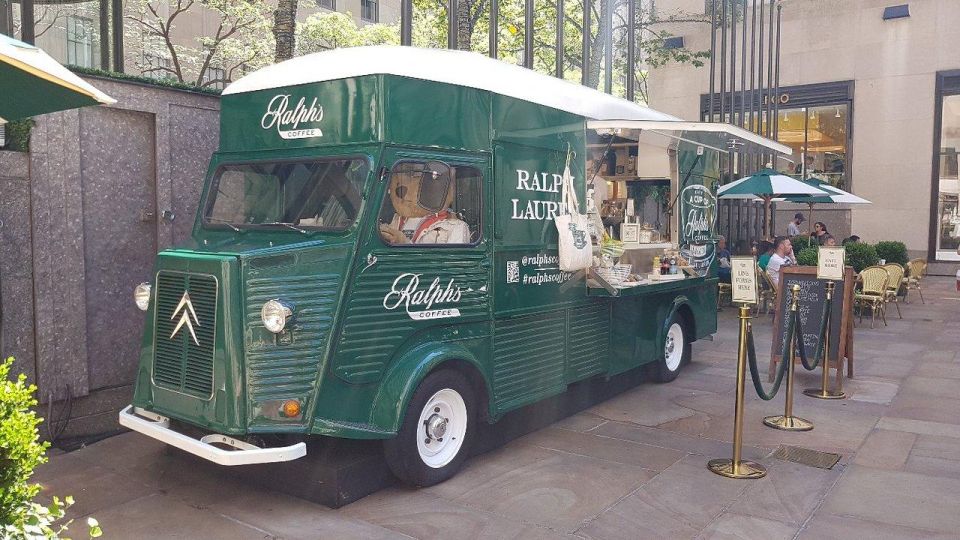 NYC: Times Square Holiday Donut and Hot Chocolate Adventure - Exploring Iconic Landmarks