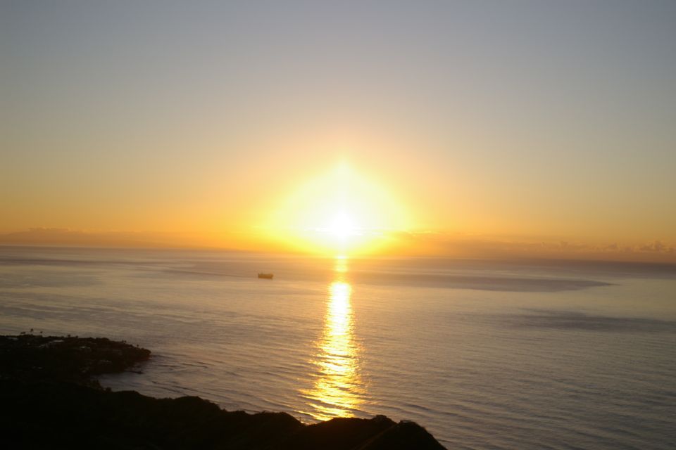 Oahu: Deluxe Diamond Head Hike and Sunrise Parasail - Key Points