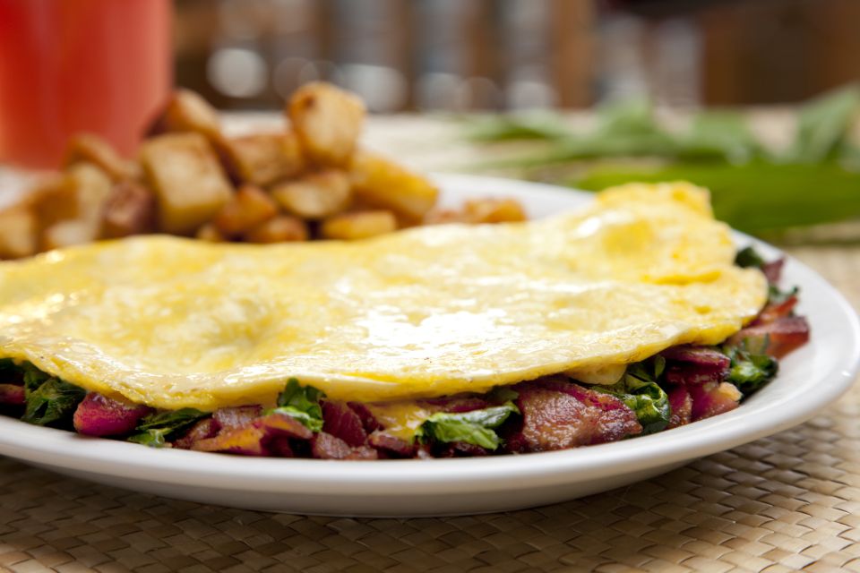 Oahu: Diamond Head Hiking and Breakfast at Eggsn Things - Hotel Pickup and Drop-off