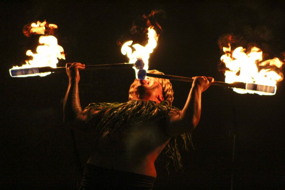 Oahu: Ka Moana Luau Dinner and Show at Aloha Tower - Complimentary Beverage Offerings