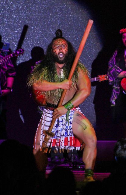 Oahu: Ka Moana Luau Dinner and Show at Aloha Tower - Dining Experience