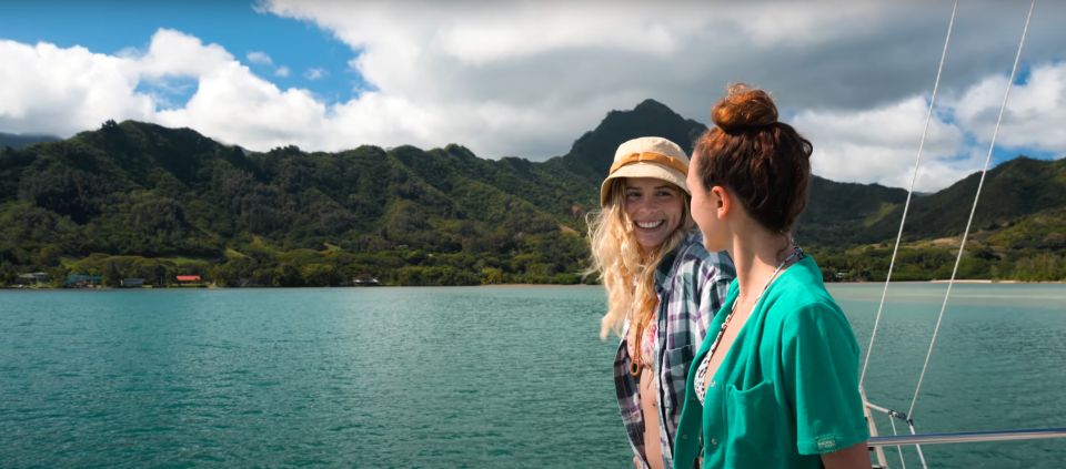 Oahu: Molii Fishpond and Kaneohe Bay Catamaran Tour - Exploring the Molii Fishpond