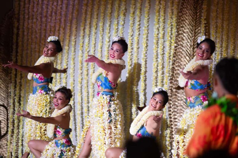 Oahu: N Lei Aloha Lau & Dinner or Cocktail Show Option - Who Would Enjoy This Tour Best?
