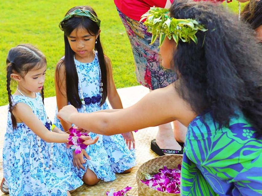 Oahu: Sea Life Park Aloha Kai Luau and Hawaiian Buffet - Buffet and Beverages