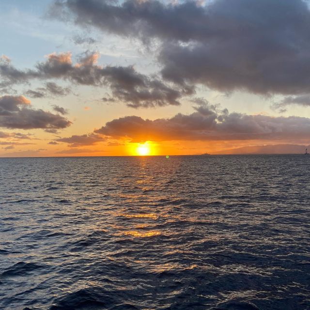 Oahu: Waikiki Beach Oahu & Diamond Head Sunset Cruise - Multi-Level Boat With Vistas