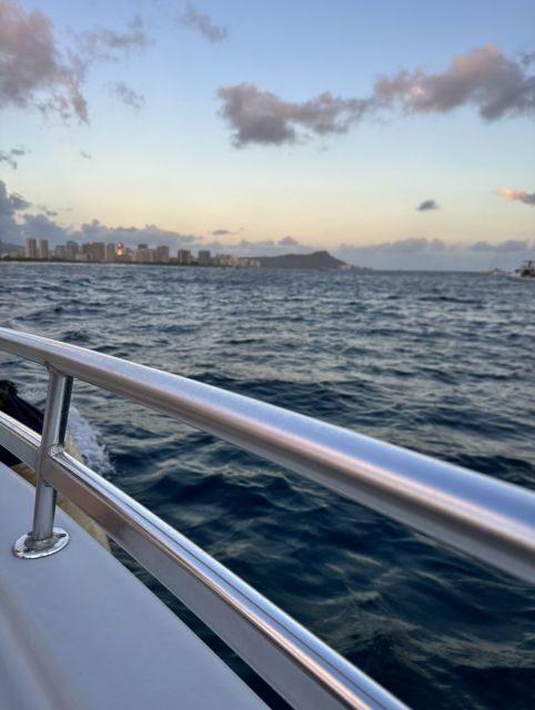 Oahu: Waikiki Fireworks Boat Cruise from Oahu - The Experience from the Reviews