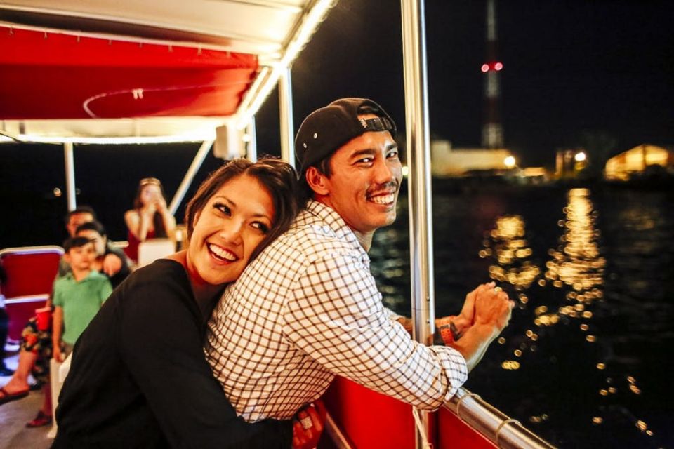 Oahu: Waikiki Friday Night Fireworks Cruise - Fireworks Display