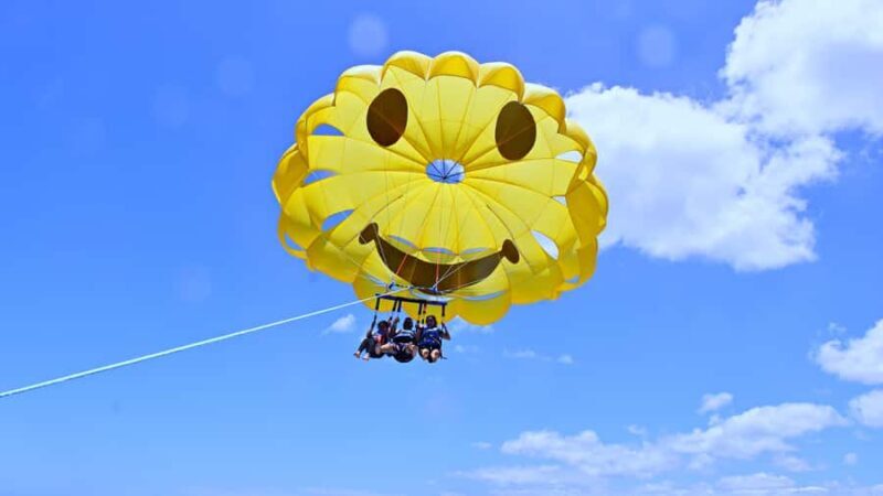 Oahu: Waikiki Parasailing - An In-Depth Look at Waikiki Parasailing