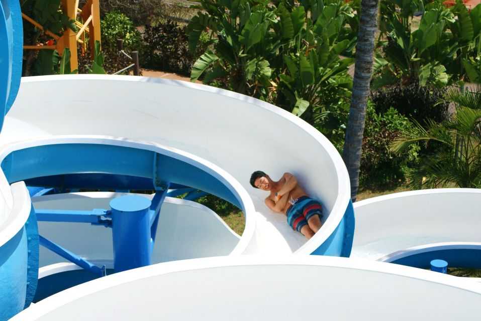 Oahu: Wet N Wild Waterpark Ticket With Waikiki Transport - Key Points