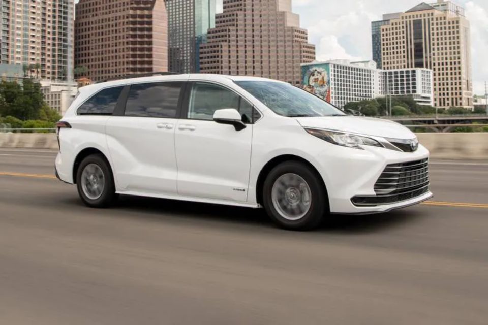 Oakland: Private Transfer From Oakland International Airport - Vehicle Amenities