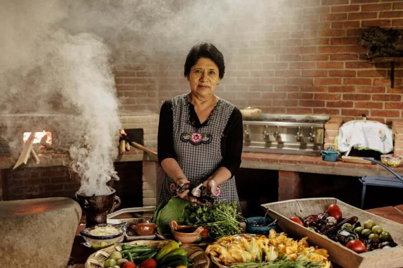 Oaxaca de Juarez: Traditional Oaxacan Cooking Class - Learning the Art of Oaxacan Cooking