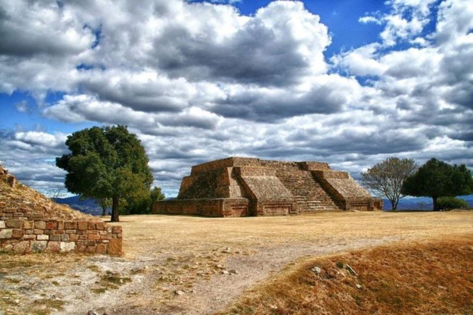 Oaxaca: Monte Alban & Atzompa Private Tour - Exploring Monte Alban