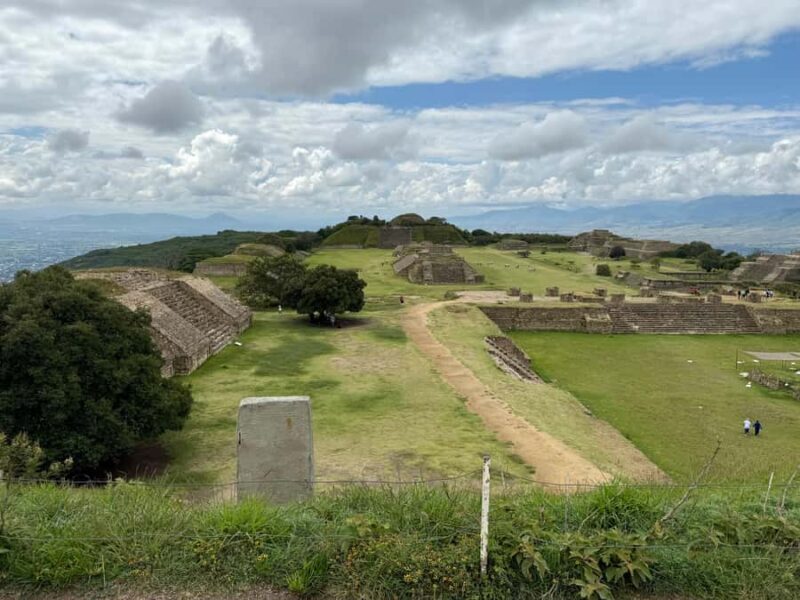 Oaxaca: Monte Albán Tour with Breakfast at Abastos Market - Key Points