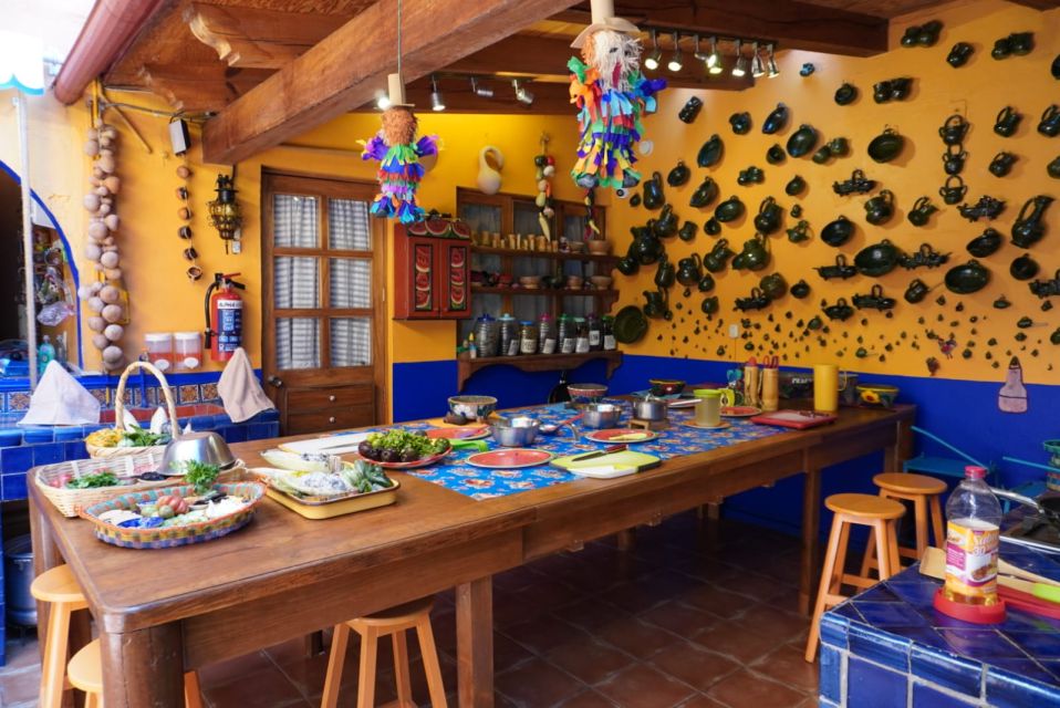 Oaxaca: Traditional Oaxacan Cooking Class With Market Visit - Mastering the Art of Tortilla Making