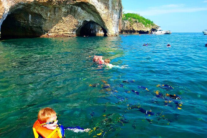 Ocean and Jungle: Snorkel, Quimixto Waterfall and Beach Adventure - Group Size, Timing, and Practical Details