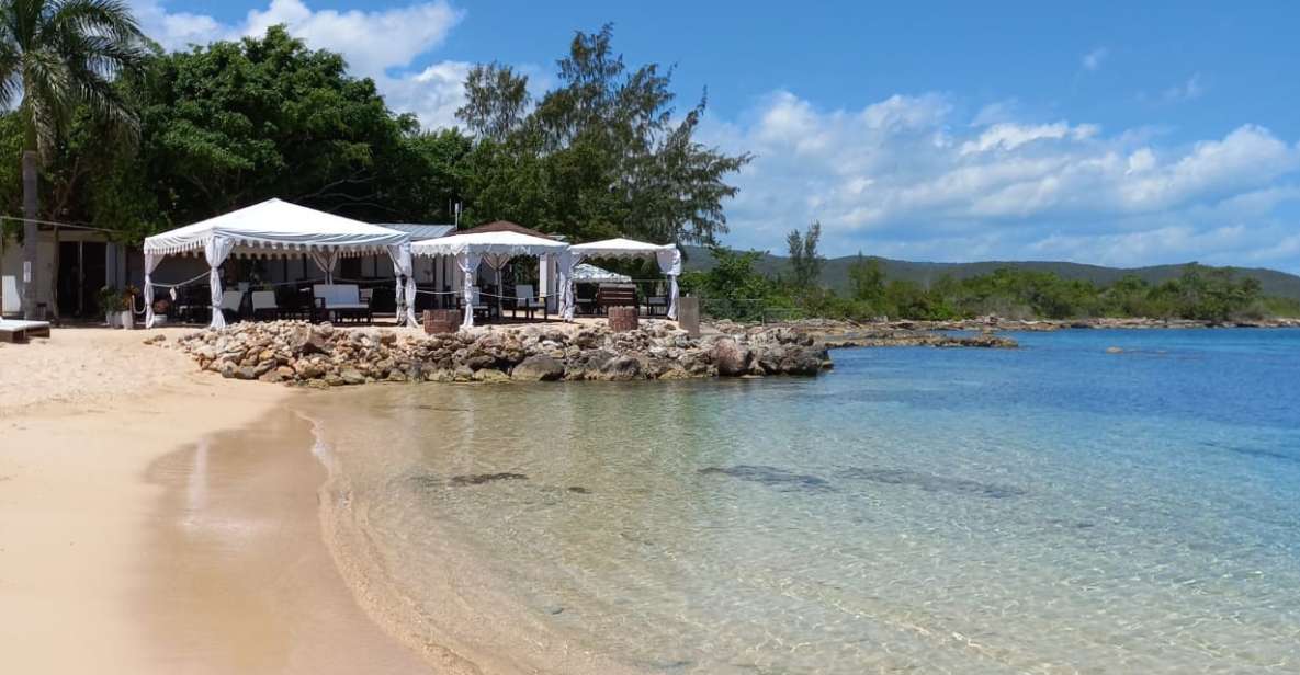 Ocho Rios: Bamboo Beach Club VIP Pass With Lunch and Drinks - Swim and Sunbathe