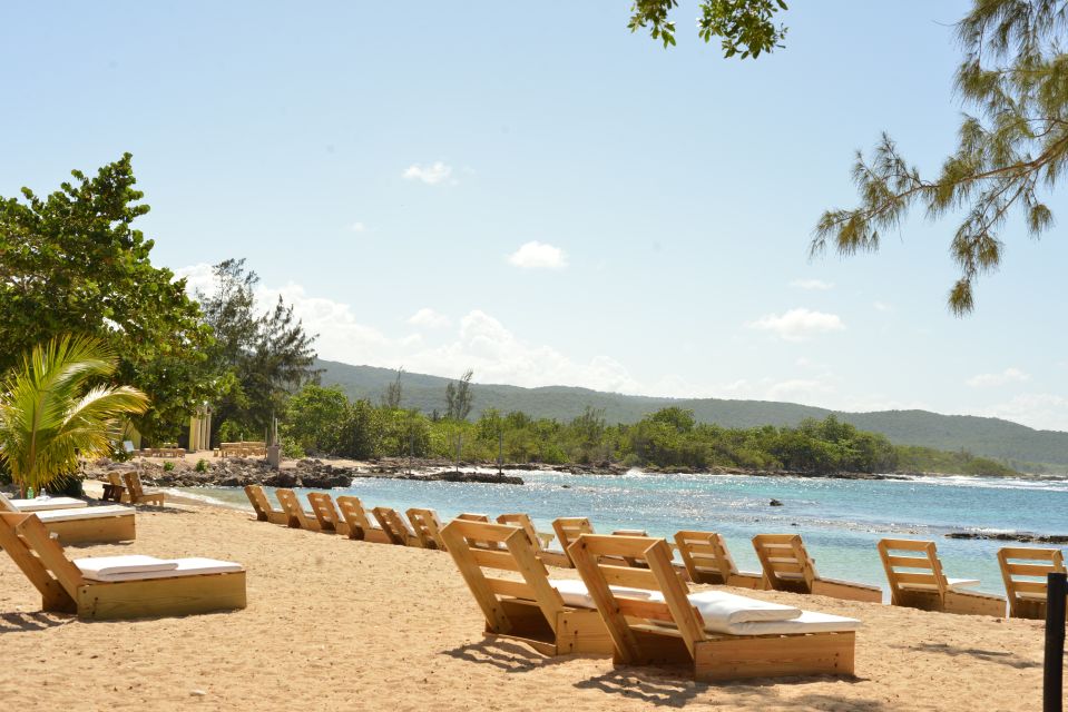 Ocho Rios: Bamboo Beach Club VIP Pass With Lunch and Drinks - Transportation and Guide