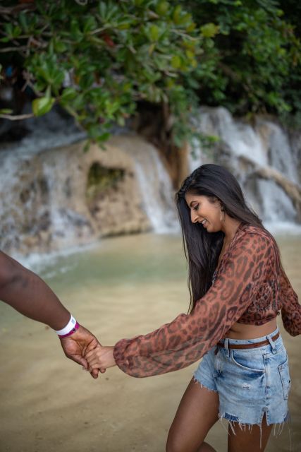 Ocho Rios: Dunn's River Climb & Zipline Over The Falls - Clothing and Footwear