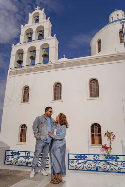 Oia: Couple Photoshoot Seprate Entrance to Blue Dome - FAQs